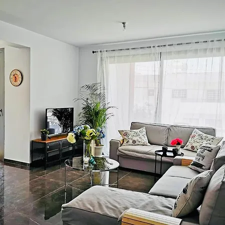 Michel Flat By Renters Cy דירה *