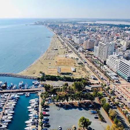 Michel Flat By Renters Cy דירה